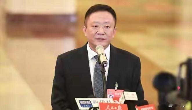 这样一个正部级干部就这样出事了。大学毕业进入国家机关，成长为副部级高官，外放两省