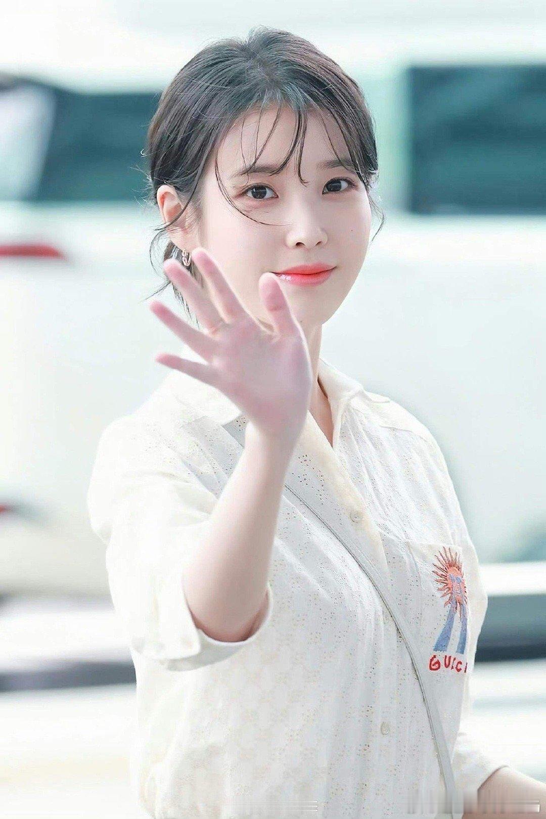 李知恩紧身牛仔裤，怎么越来越肥了​​​