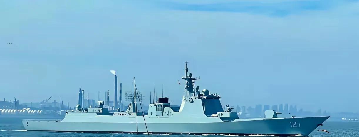 052D驱逐舰，中国人自己设计建造，南北两大船厂轮番生产，估计要建造35艘左右。
