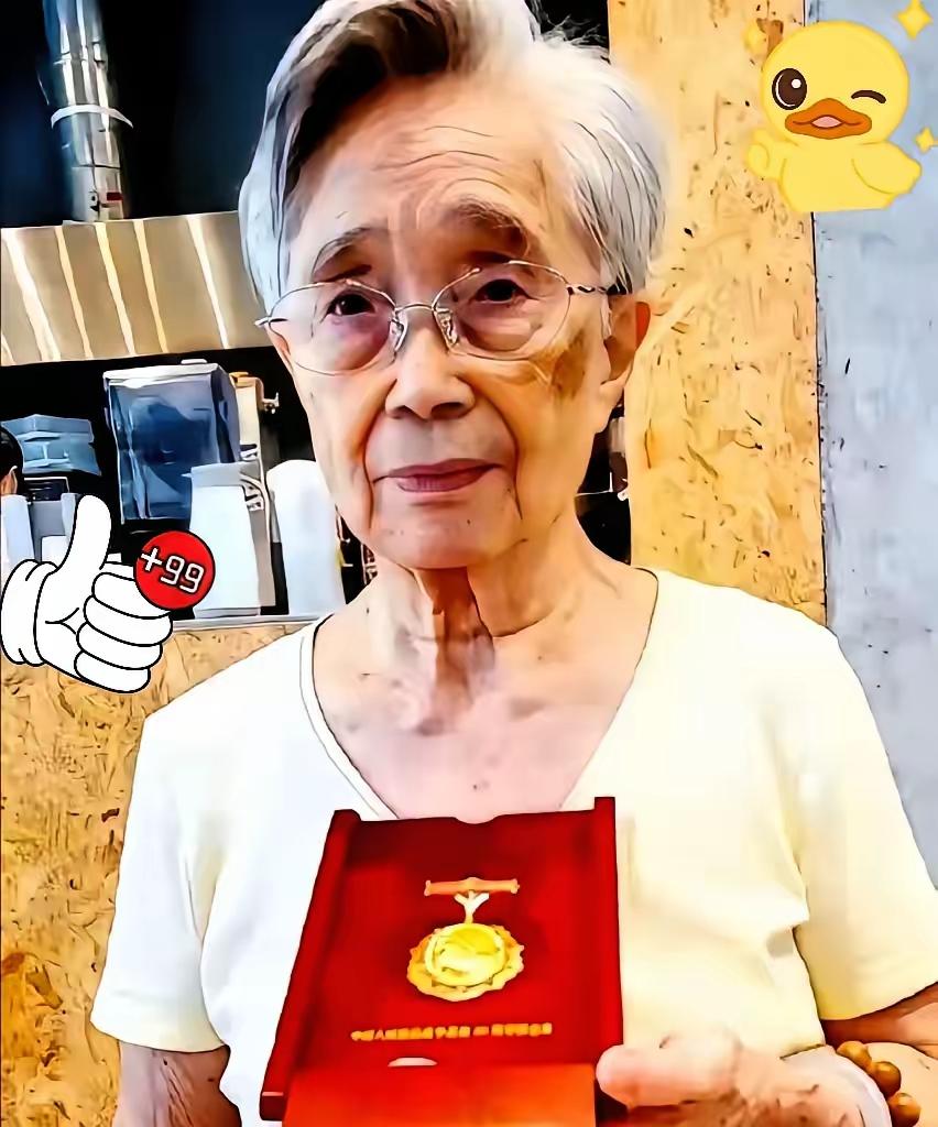 台北传来动容暖心一幕！​杜聿明将军女儿杜致廉，公开了大陆寄来的抗战胜利80周