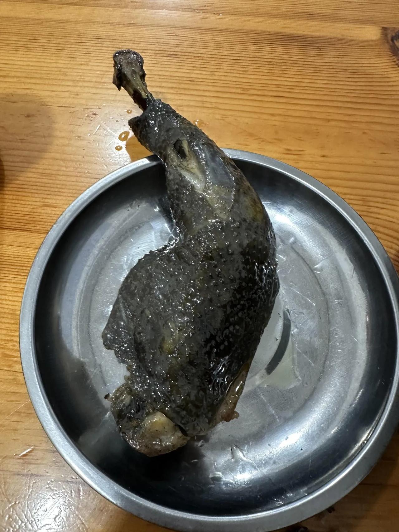 云南旅游！为什么云南鸡腿是黑色的！