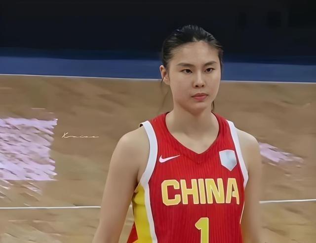 输意大利12分，女篮暴露3大问题，宫鲁鸣左右为难！比赛结束哨声响起的那一刻，看