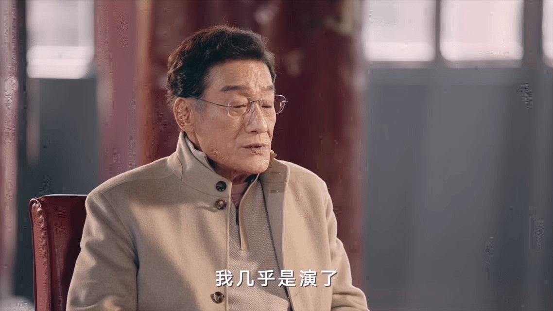 梁家辉演员跟明星是有区别的龙袍与破衫在他身上没有分别——都是另一个灵魂的容器