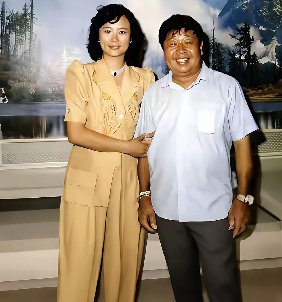 马季2006年离世后，儿子马东多次想接母亲于波同住，她却始终守着老屋不肯离开。她