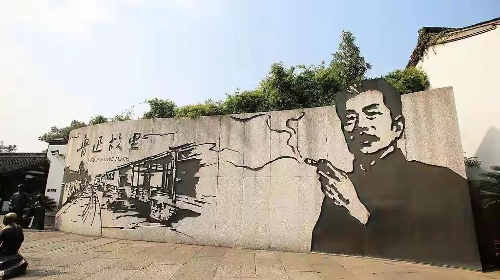 “鲁迅抽烟”壁画，也被投诉？当下的这些为了“流量”的人真不知是什么歪思想，什么都