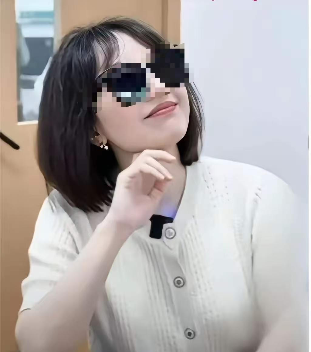 坦白说曾主任的面相还是挺好看的，难怪祖院长会喜欢。就是想不通，俩人加起来都快10