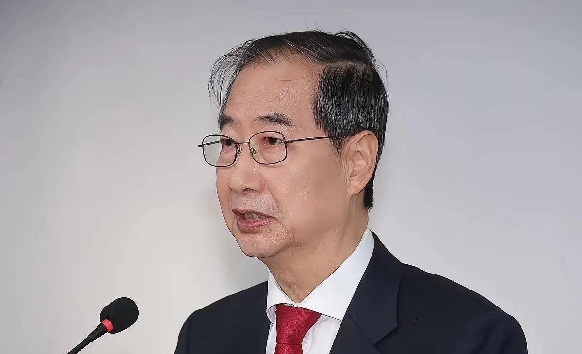 刚刚从韩国传来最新的消息，韩国原总理韩德珠的家里突然间遭到搜查。很明显的，这时候