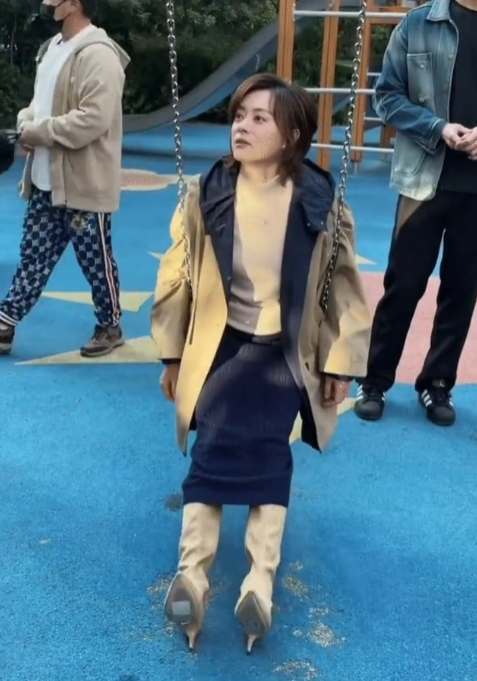 14年过去，孙俪荡秋千复刻杏花微雨名场面，莞贵人的灵动可爱依旧！岁月偏爱，熹妃模