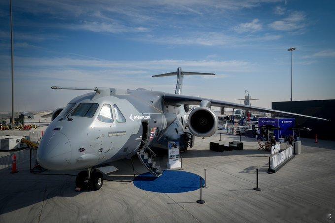 巴西航空工业公司KC-390“千禧”多任务军用运输机现身2025迪拜航展静态展区
