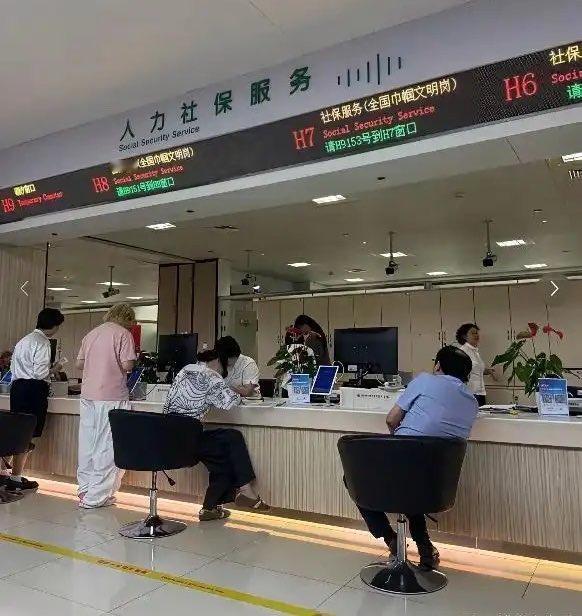 很多人生的遗憾，都是年轻时不经意间留下的。社保这件事，最能让中年人深有体会。