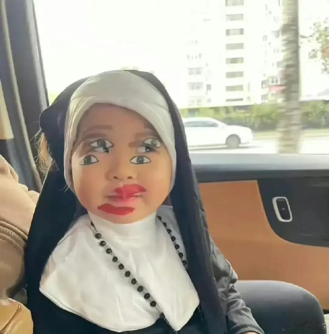 这不是你眼花，这是妈妈的化妆术太厉害了！​​​
