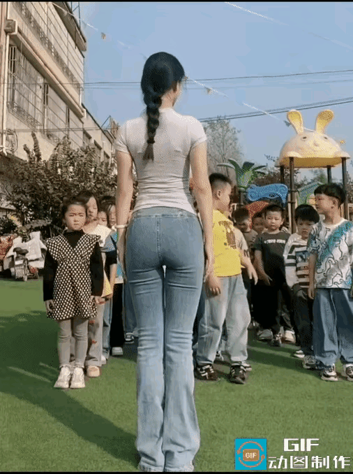 为什么幼儿园老师普遍比中小学老师漂亮[呲牙笑]