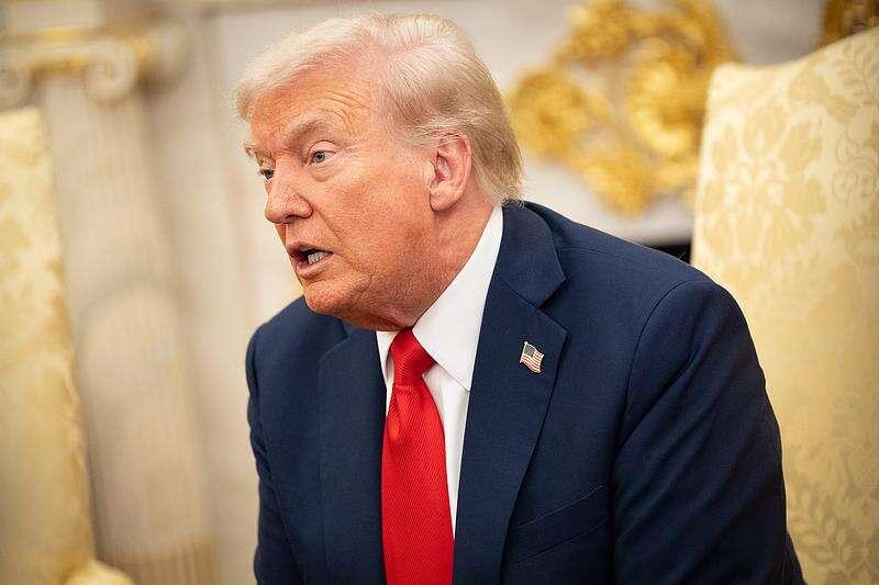 特朗普也不能幸免！据说美国议员喊话！“罢免”特朗普？！如果这是真的。那