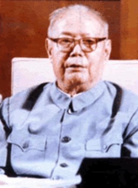 身经百战的开国元帅，竟要在京城寒夜中连夜三次转移居所？为何手握军权的叶剑英，要以