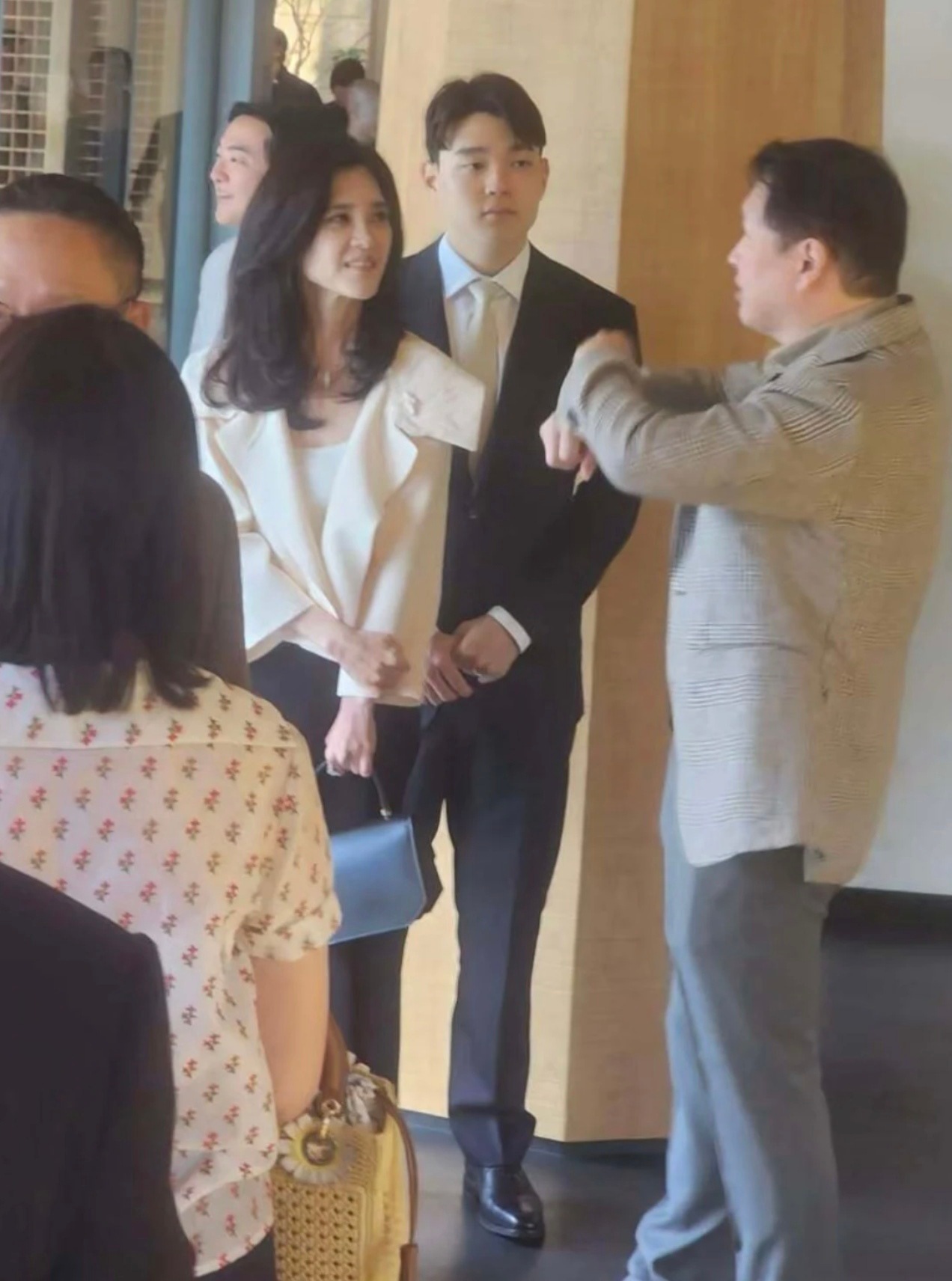 三星家族李富真和19岁学霸独子公开露面​​​