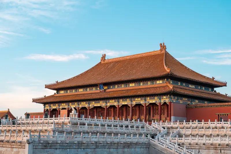 雪落故宫氛围感拉满雪落故宫，整个古老皇宫如梦如幻，银装素裹，氛围感拉满。洁白的雪