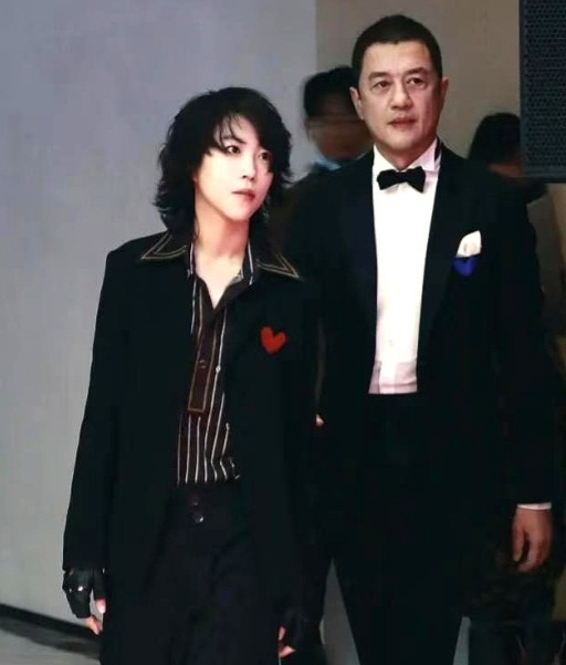 我敢说，李亚鹏这辈子做得最对的事就是待窦靖童如亲生女儿！万万没想到，窦靖童会