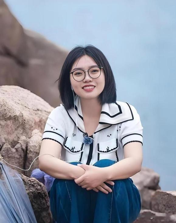 撒贝宁问李雪琴：“你北大啥专业的？”李雪琴笑着说：“说不出口的专业。”撒贝宁一脸惊讶，接着问：“北大