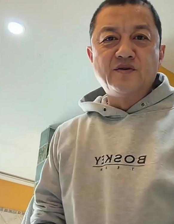 李亚鹏公布嫣然天使儿童医院两名顶级的医疗专家，只看“介绍”，就放心了！一位是朱