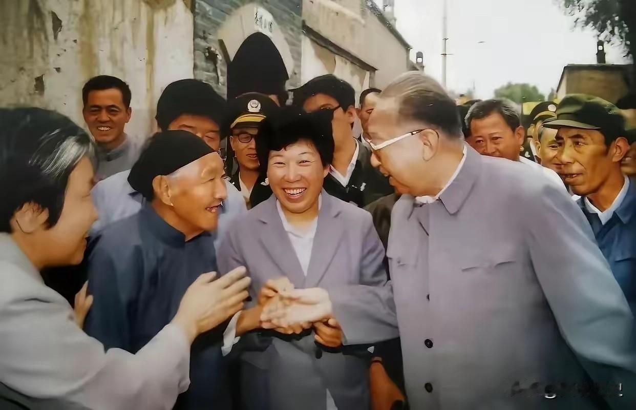 1991年8月25日，一位70岁的老人回到家乡，这是他建国后第二次回到家乡山西交