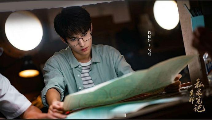 鬼手神匠汪藏海吴邪私家笔记翻开《吴邪私家笔记》，汪藏海的“宠物园”简直绝了！血