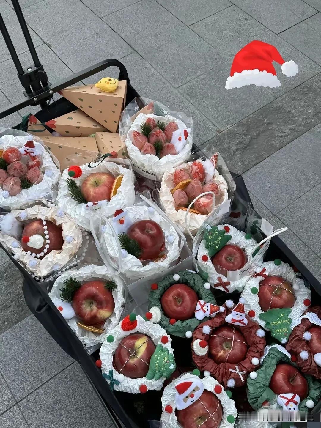 大家有没有发现一个奇怪的现象，现在圣诞节没人过了。12.24日女子早早包了100