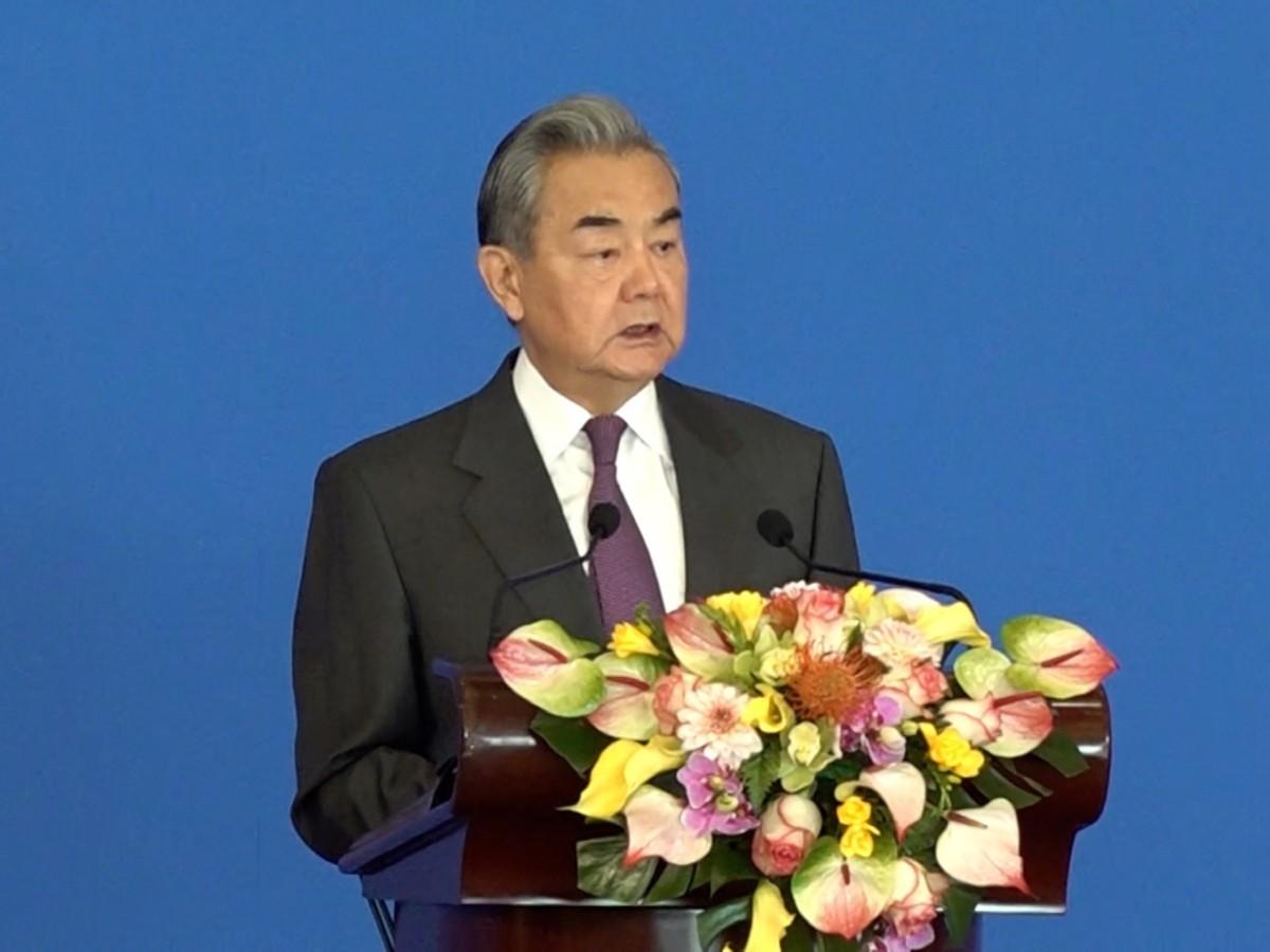 解放军在台火力全开，王毅外长在京毫不客气，直戳美日的心窝子。 赖清德当局还在