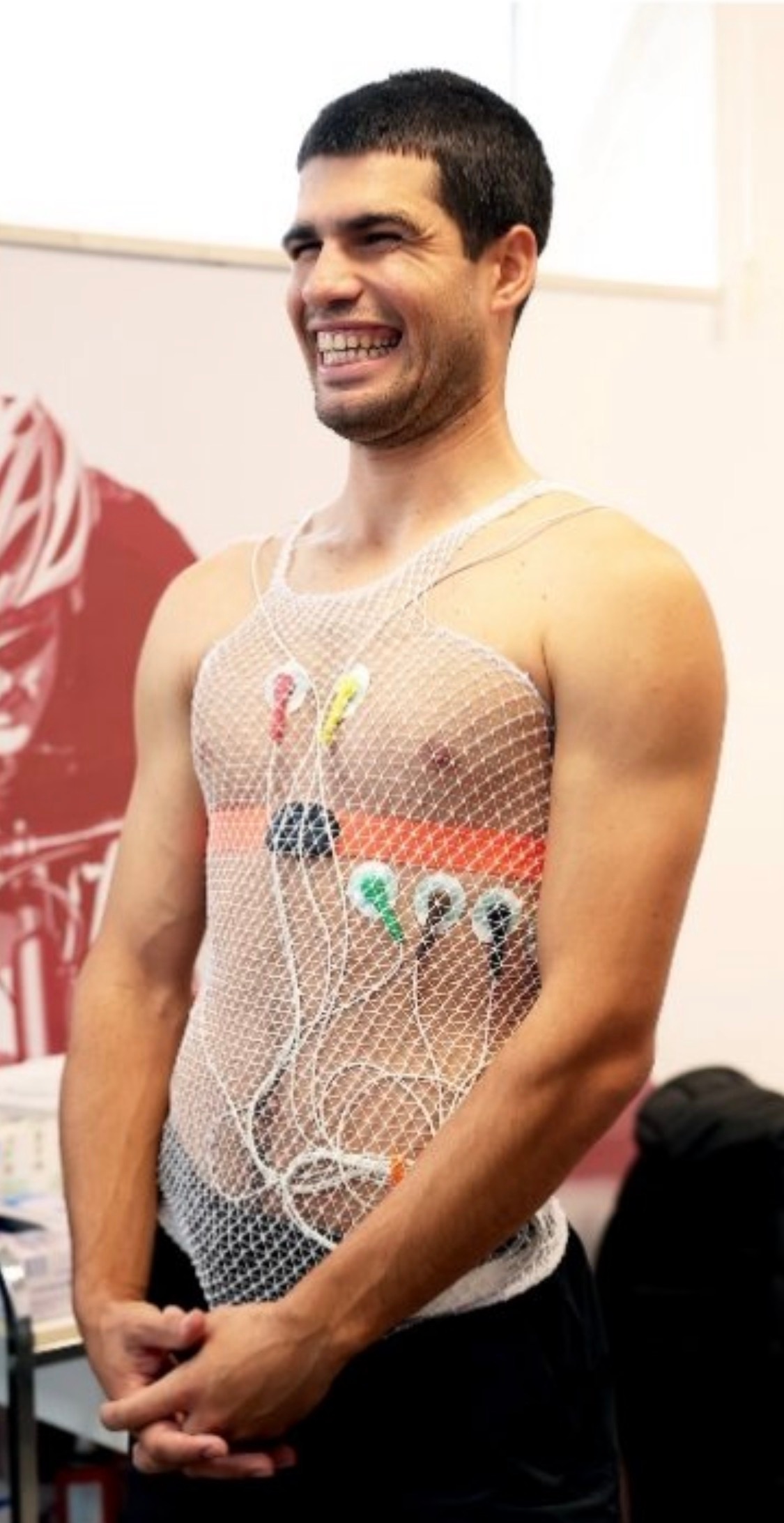 正式开始备战2026赛季之前，阿卡来到西班牙一家运动生物实验室，进行了一组最大摄