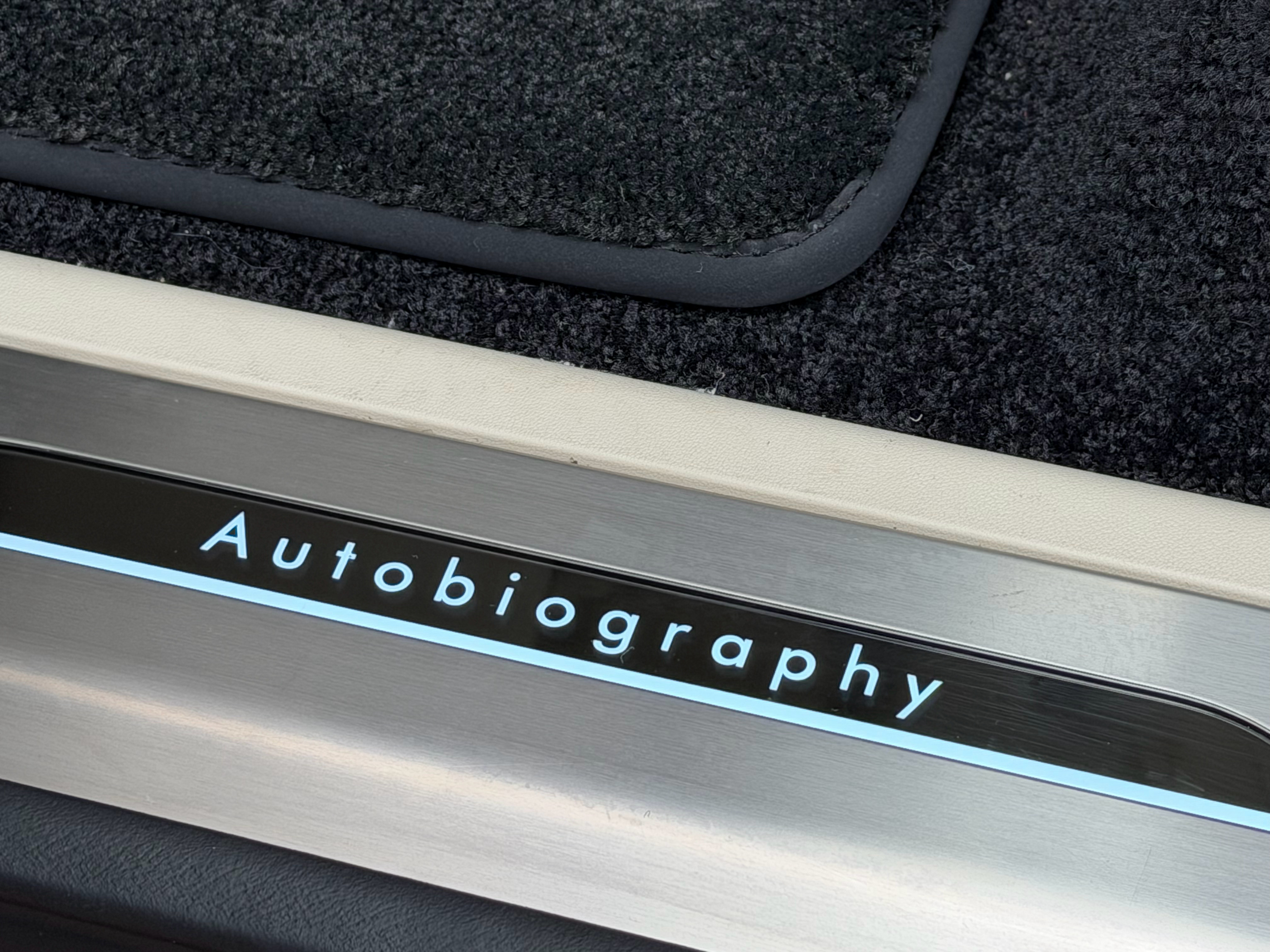 今天拍了新款揽胜AB版揽胜简直让我太心动了～这豪华感，我坐上去那一刻感觉自己就是