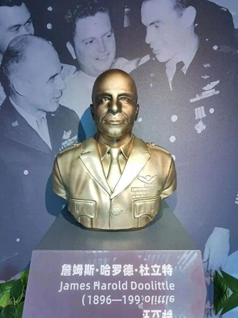 很多人都想错了，以为日本怕的是我们的歼-20，怕的是我们的航母战斗群。全错了！真