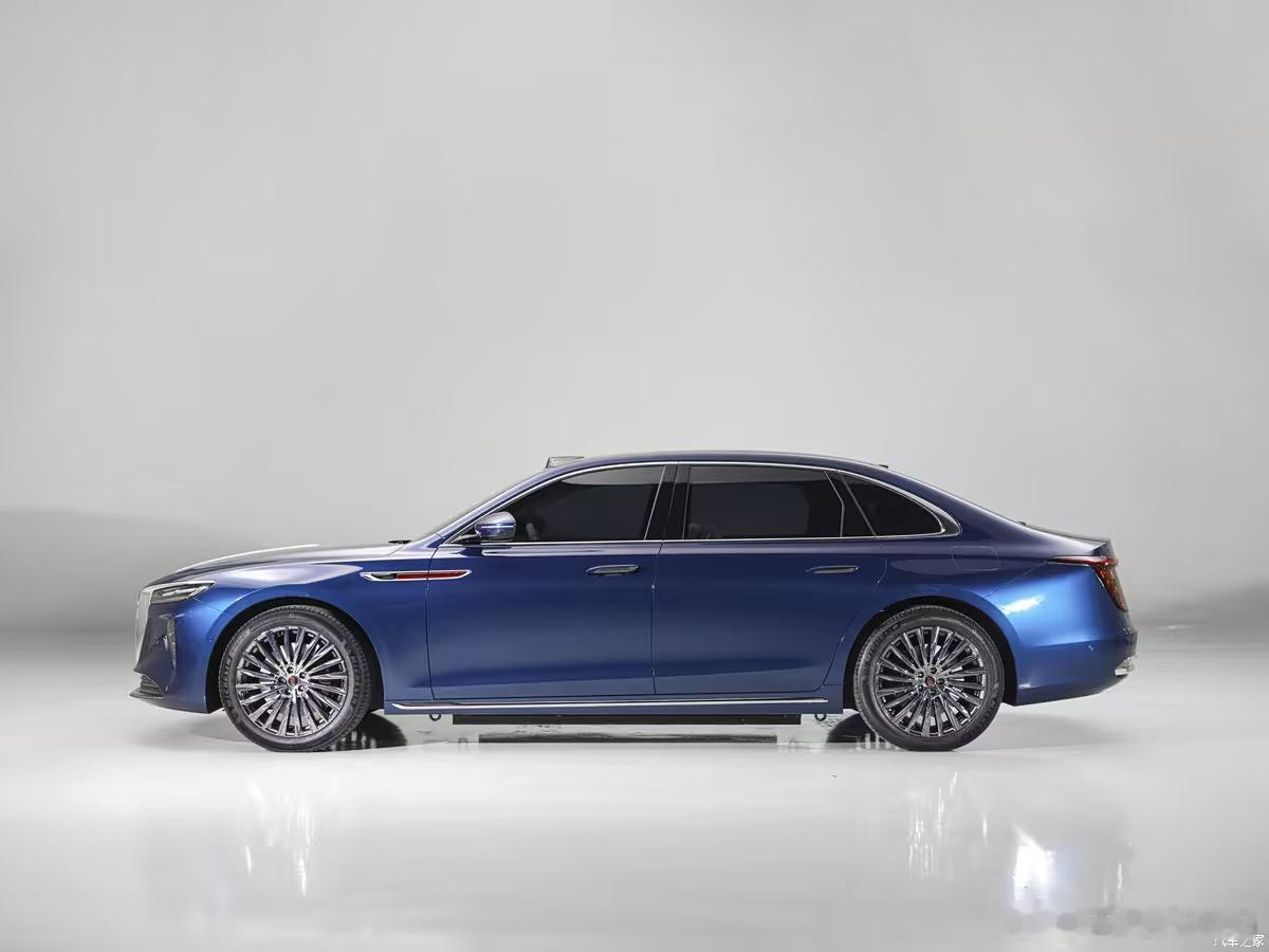 红旗H9这个车终于改邪归正了之前非搞成fastbackphev后变成正统三厢车侧