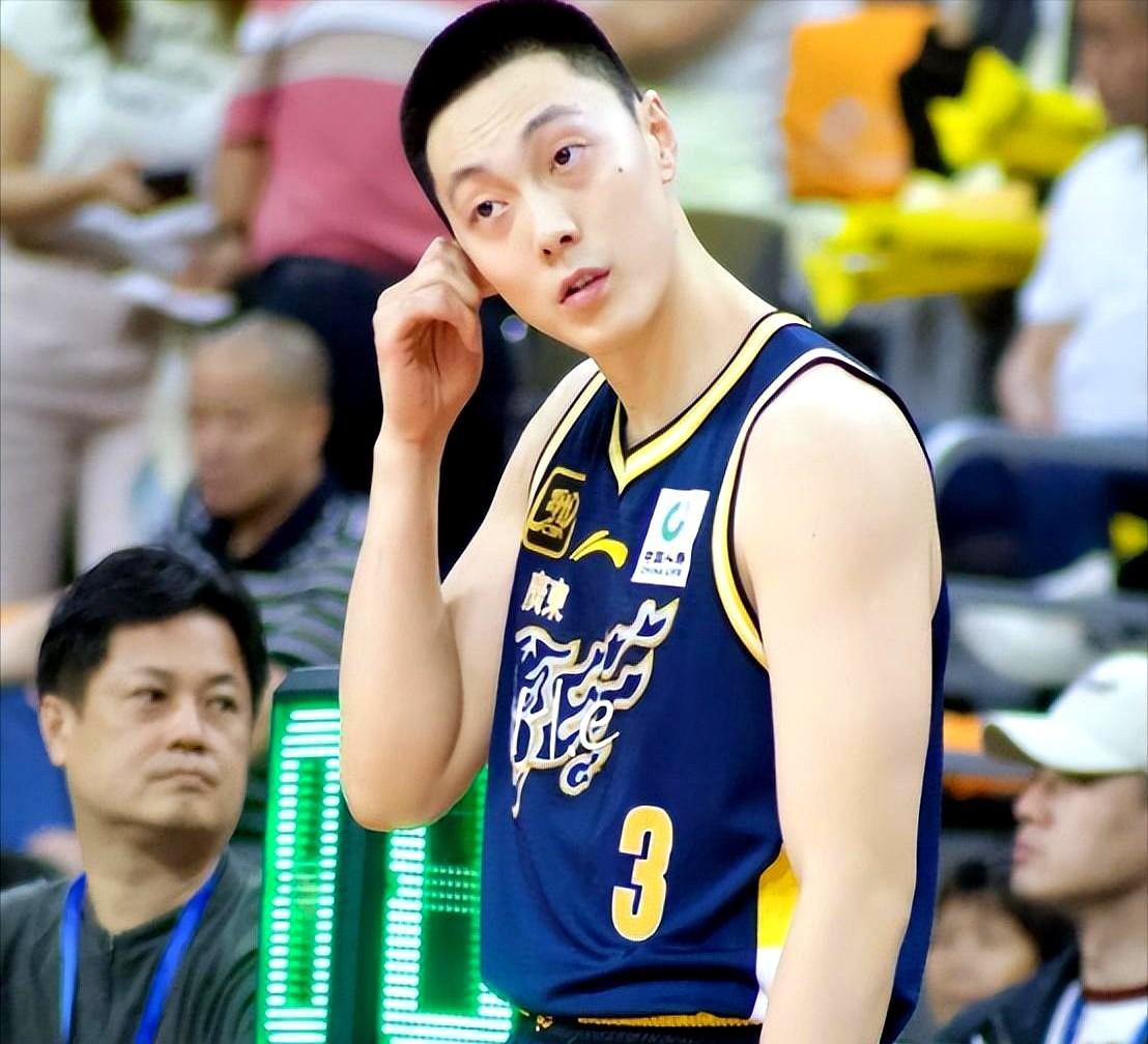 CBA这顶薪合同，真是个“紧箍咒”啊？胡明轩签了4年顶薪，状态反而没了。以前