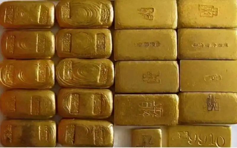 烈士遗孀朱引梅，背着黄金乞讨10年，她带着9个月的孩子背着1斤2两黄金，