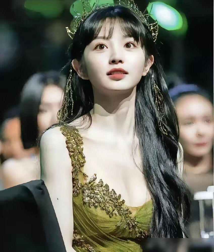 16岁普高生，她凭什么挤进上戏表演系？录取率低至126考生大多童子功出身。田曦薇