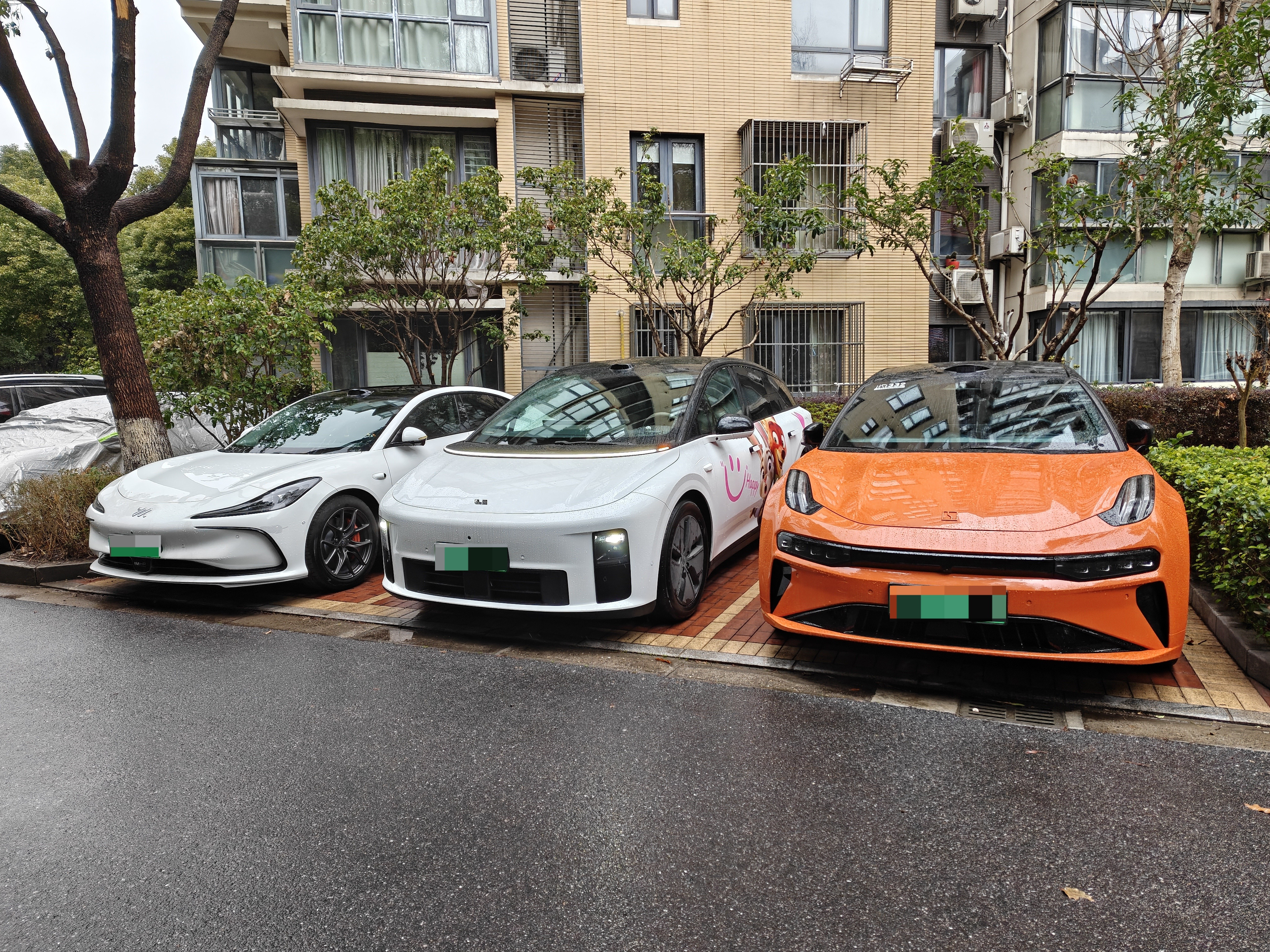 今天出门前拍了一张…新势力大PK，哪个颜值最帅！