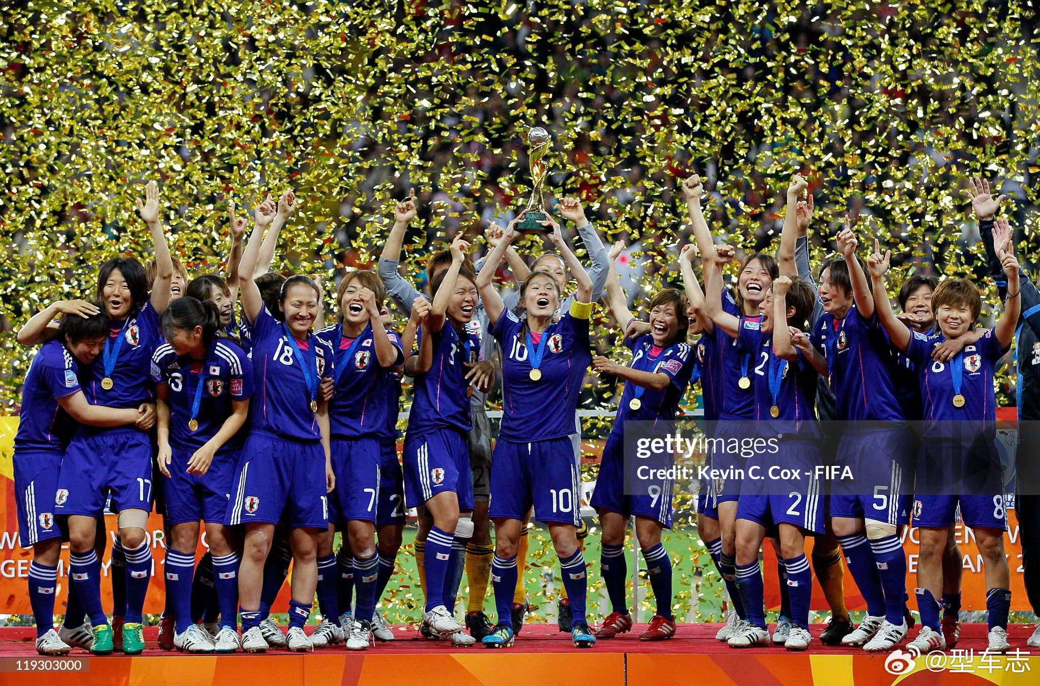 日本女足夺得亚洲杯冠军在这边周末经常能看见普通中小学的操场上全是踢球的孩子。不是