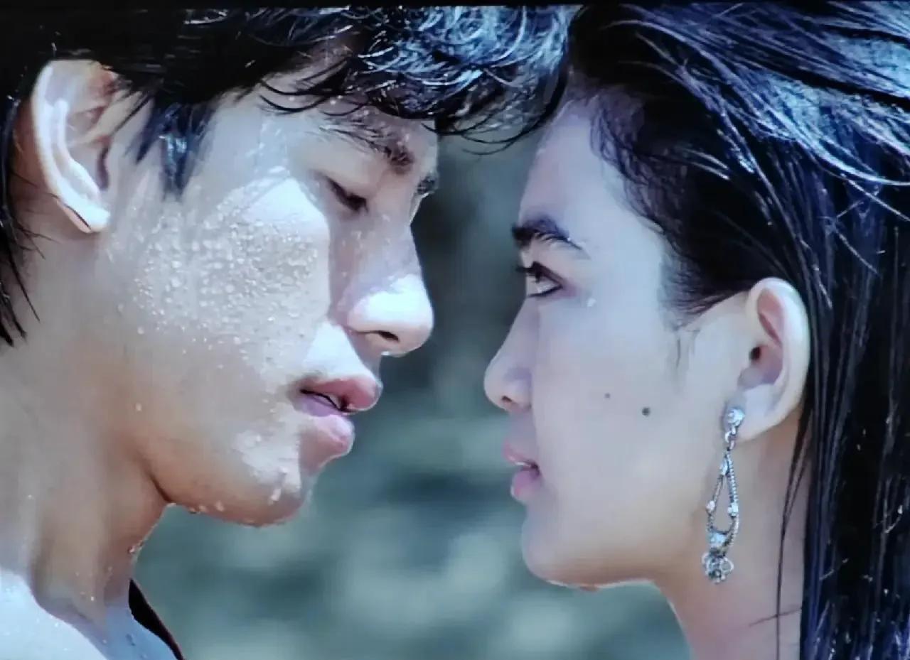 找男朋友不是大学就是大专，必须月薪过万。这是电影《蛮荒的童话》里，女主饰演者温