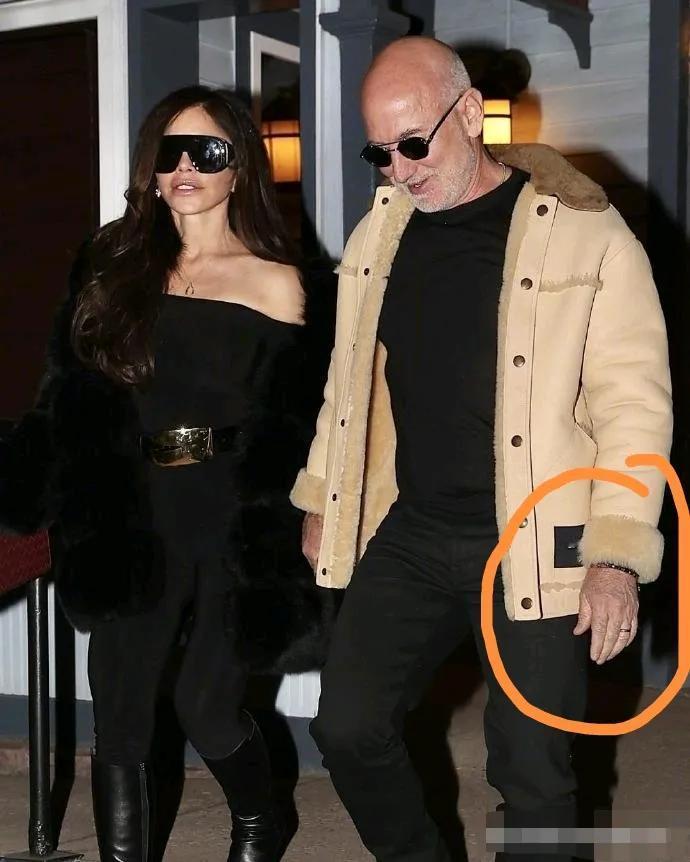 劳伦·桑切斯又是披着兽皮出街，仿佛只有这种材质才能衬托出自己的野性美。今年，