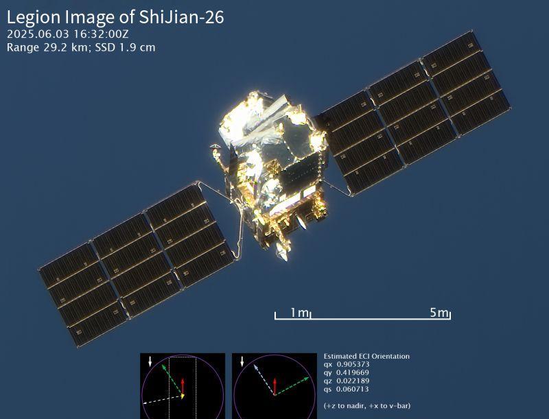 这是美国卫星拍摄的中国实践-26卫星照片，分辨率达到了2厘米，可以说前所未有地清