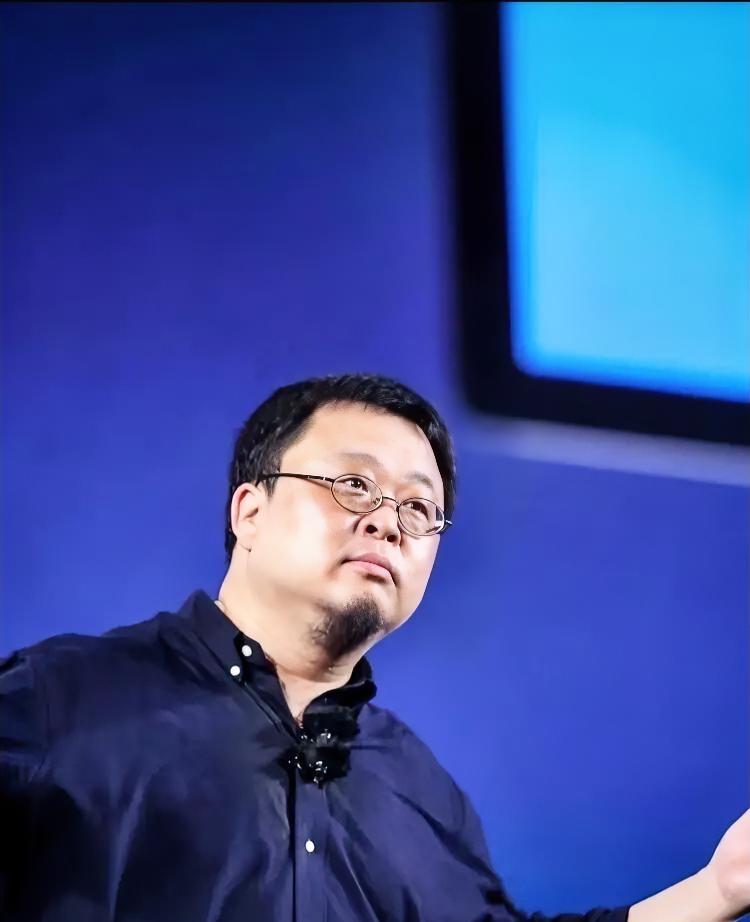 被官媒点评后，你会发现，曾经很有号召力的“罗永浩”，正在慢慢失去3样东西：
