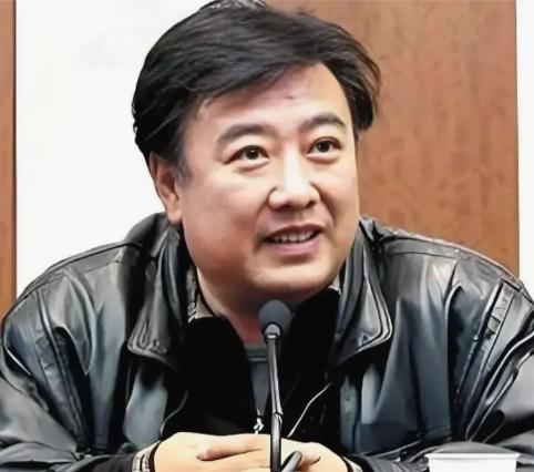 2000年，一男主角拍了70%的戏，以为拿捏住了剧组，当场罢演要加钱。导演陈国军