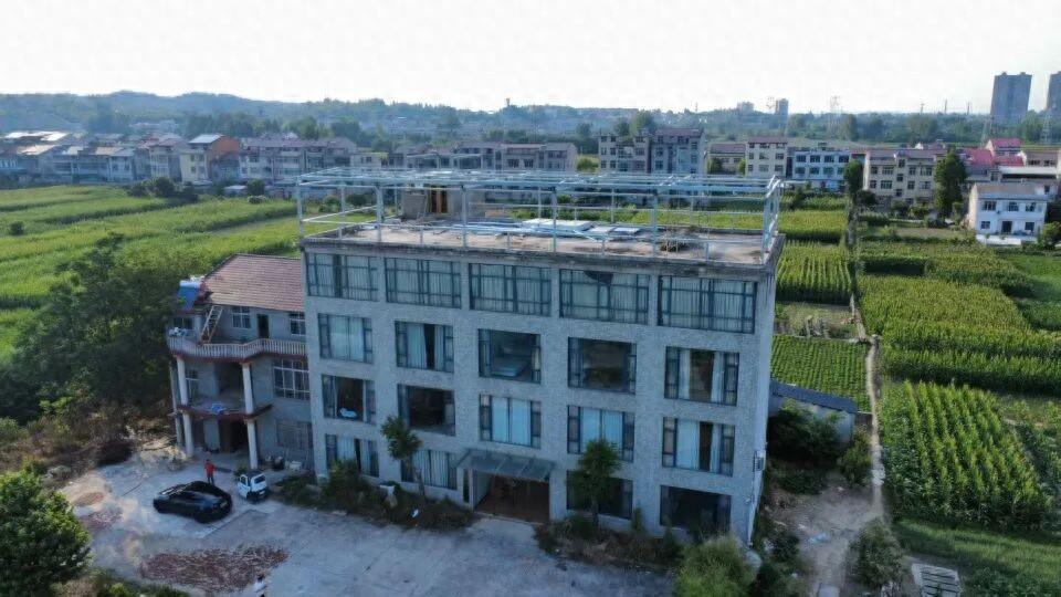“欺负人欺负到家了！”湖北襄阳，女子的父亲把自家的一块宅基地卖给了一个外来户，以