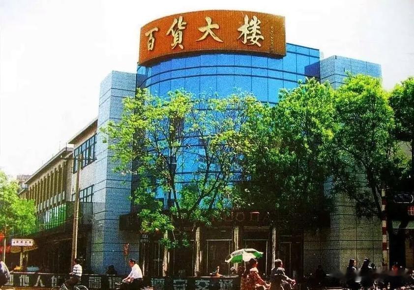 我当兵来到宣化的第二天上午，新兵班长就带我们到宣化人民公园，门票每人2分钱，都是