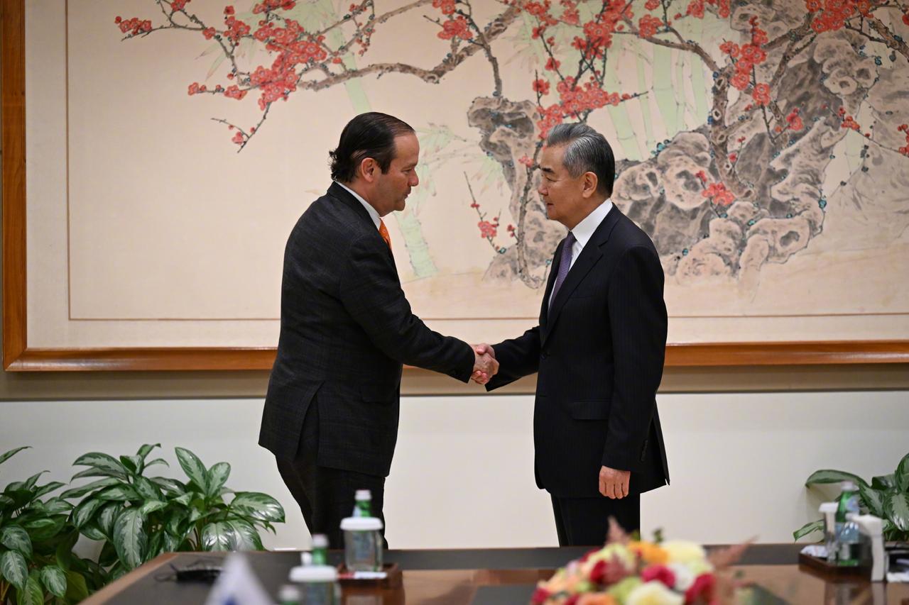抢港口后急着翻篇？巴拿马外长上门求和解，中方态度明确！5月26日，纽约联合国安理
