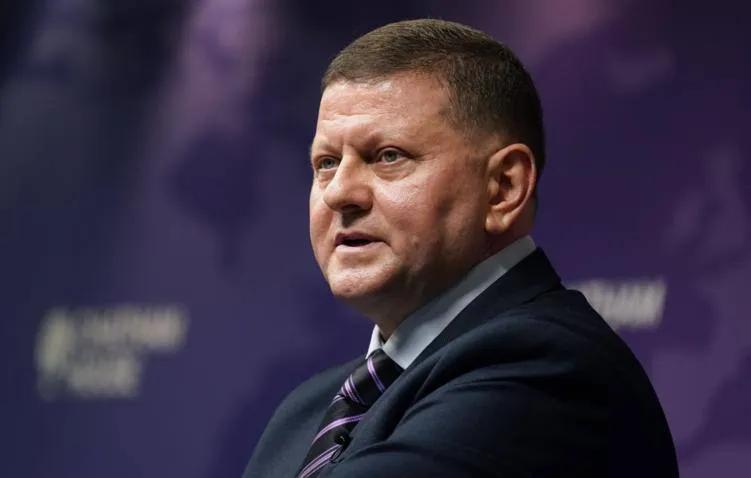 扎卢日内卷土重来？泽连斯基刚因腐败丑闻炒掉得力助手叶尔马克，“蓄势待发”的扎卢日