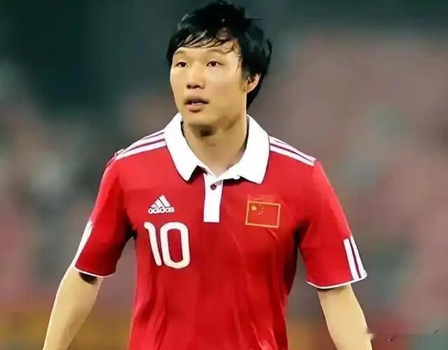 邓卓翔的陨落是中国足球最大的损失。邓卓翔天赋异禀，09年至11年表现可谓惊艳，