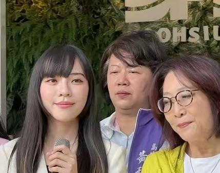 黄捷这个时候接任高雄民进党党部的负责人，明显是冲着柯志恩去的。显然，这次民进