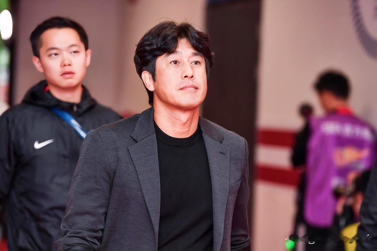 不仅大家没有想到，估计就连蓉城管理层都没有想到，徐正源会突然暂时中止与俱乐部