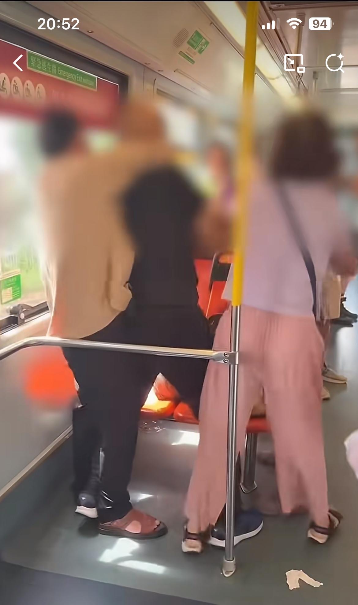 香港一公交上两对老年人捉对厮杀，场面火爆，怎么香港的老年人现在脾气都如此暴躁吗？