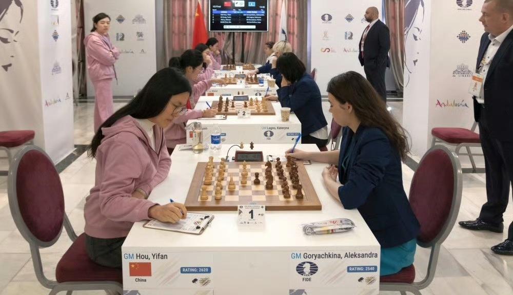 国际象棋女子团体世锦赛侯逸凡领衔中国女队夺得铜牌!11月24日，2025年国